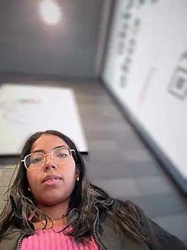 SheenaBrooke: διαδικτυακό σόου στην κάμερα