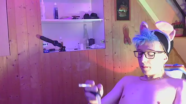 Show modela AskAveryAnything na web-kameri