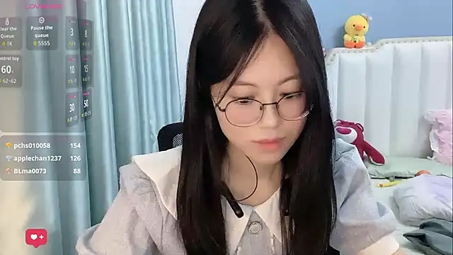 Luna-666 Pertunjukan Webcam