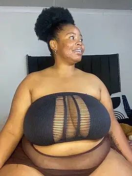 LunaCovenn's Live XXX Chat