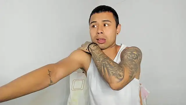 _Logan_Colton_ Pertunjukan Webcam