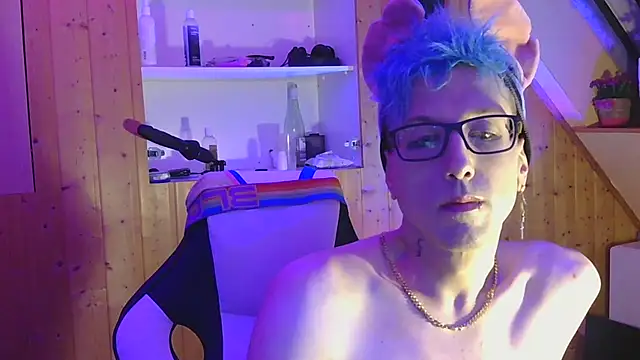 AskAveryAnything Show in webcam