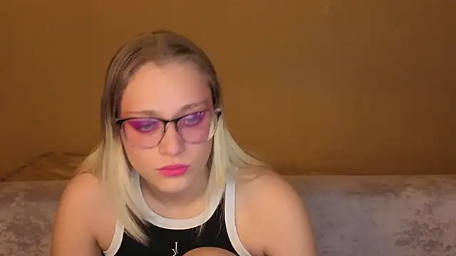 KaraLiin's Live XXX Chat