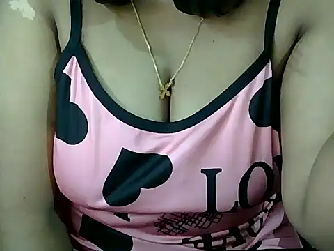 MALLU_WAVES' Live XXX Chat