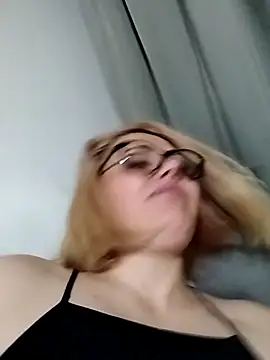 LarisseBelle Webcam Show