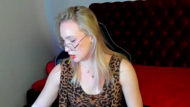 ElaraVoltage: απευθείας συνομιλία ΧΧΧ