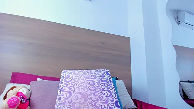 Chat +18 de selenaflamemj ao vivo