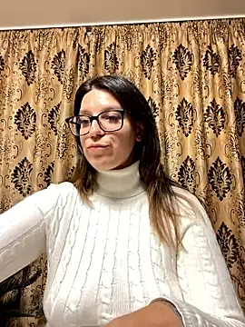 NadiraNoor élő XXX-chatje