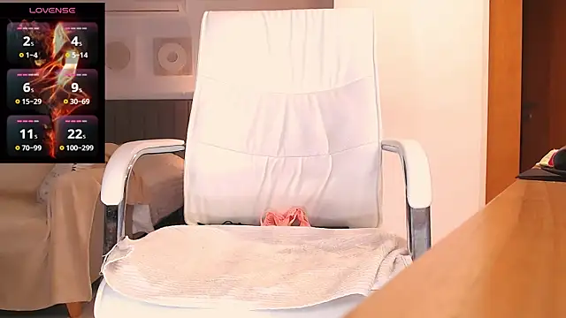 Tilly_Eliot Chat XXX in diretta