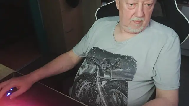 Show modela Teddybaer372 na web-kameri