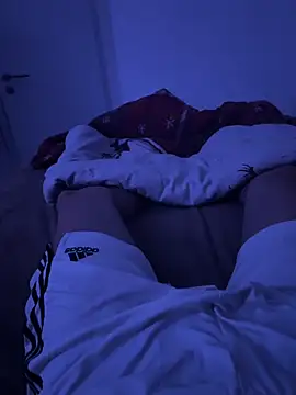 Show modela nas0076 na web-kameri