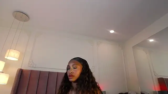 LiaTrainorn Live XXX chat