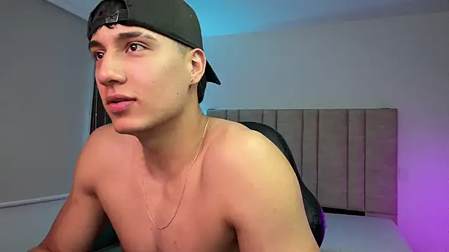 CHRIS_MORGAN1 即時 XXX 聊天