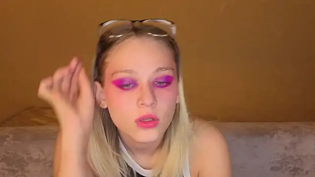 KaraLiin's Live XXX Chat