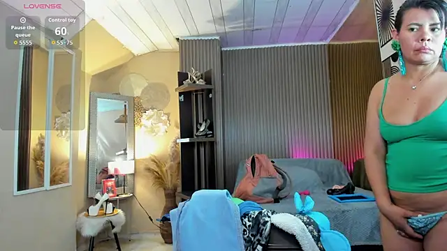 KiaraXMilf's Live XXX Chat