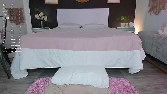 AlannaRussell_ Show in webcam