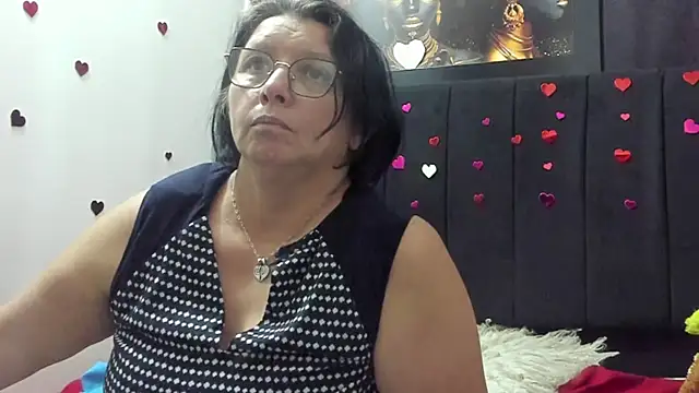 Evaaross_2345 即時 XXX 聊天