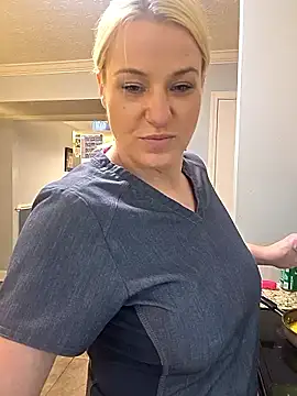 LadyB07 Show in webcam