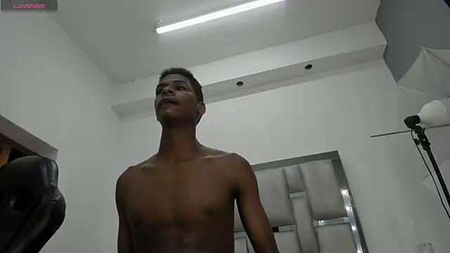 khris__evans Adlı Modelin Web Kamerası Şovu