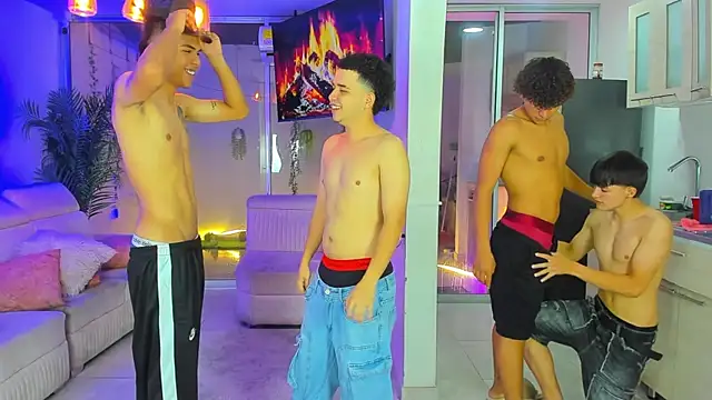 Houseofwarrios: διαδικτυακό σόου στην κάμερα