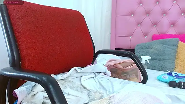 Artemisia-22 live XXX chat