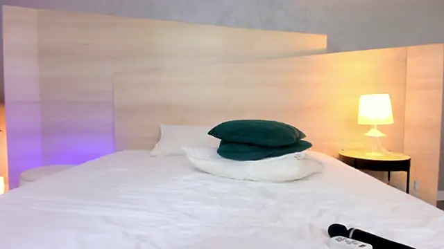 Rebecca_Mistique Adlı Modelin Canlı XXX Sohbeti