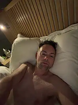 Show modela BronzeShowtime67 na web-kameri