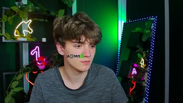 emil_lucky's Live XXX Chat