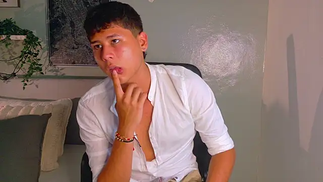 Raiden_boyy: διαδικτυακό σόου στην κάμερα