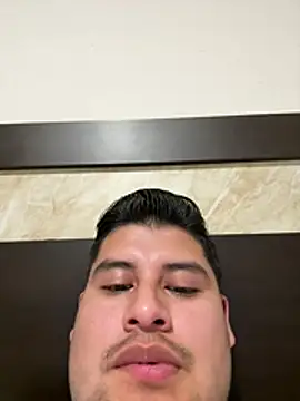 Show modela nach2026 na web-kameri