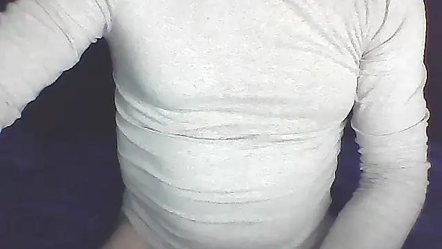 Show modela Uomo7744 na web-kameri