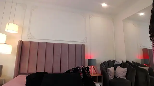 LiaTrainor's Live XXX Chat