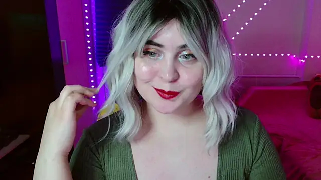 Lulovia Chat XXX live