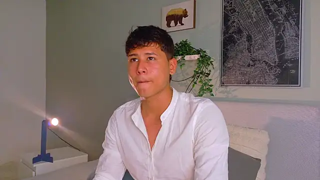 Raiden_boyy: διαδικτυακό σόου στην κάμερα