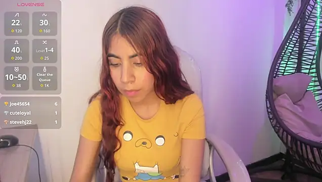 lunitaa18 Adlı Modelin Canlı XXX Sohbeti