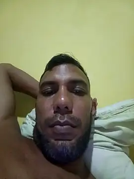 UnreadyChutzpaのライブXXXチャット