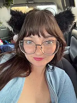 urpuppymoon: διαδικτυακό σόου στην κάμερα