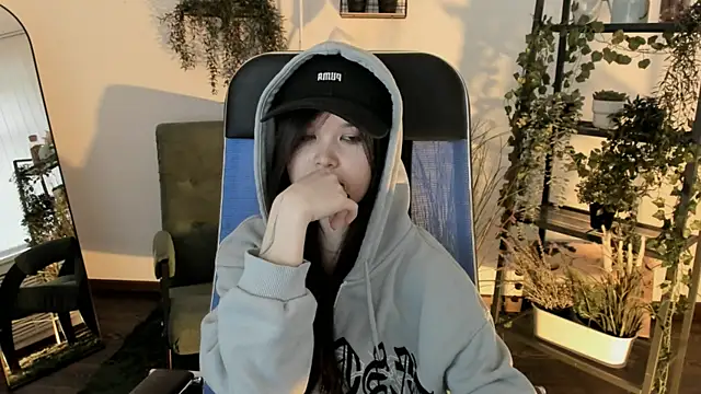 Elainebeness Adlı Modelin Canlı XXX Sohbeti