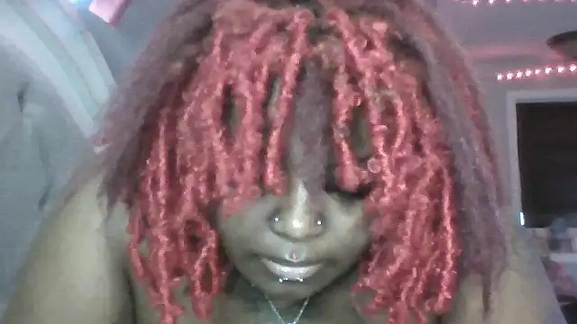 Dusaa_: διαδικτυακό σόου στην κάμερα