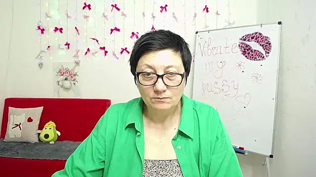 EmilyL0ve Adlı Modelin Canlı XXX Sohbeti