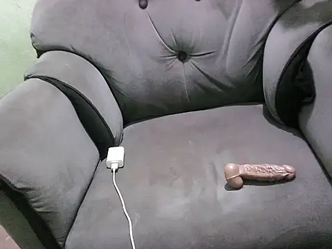 HotLadyPinay32's Live XXX Chat