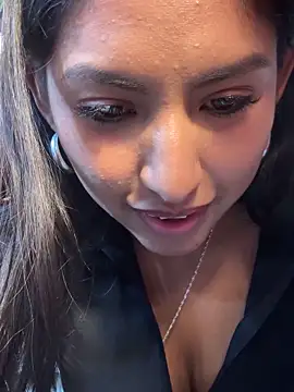 XXX chat uživo modela BrunetteBliss69