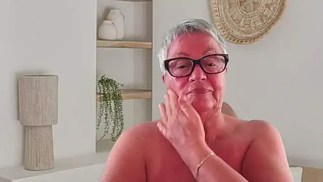 Mystery-Grandmother: вебкам-шоу