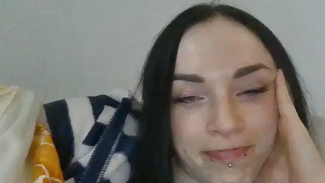 Trinsy_Love Adlı Modelin Canlı XXX Sohbeti