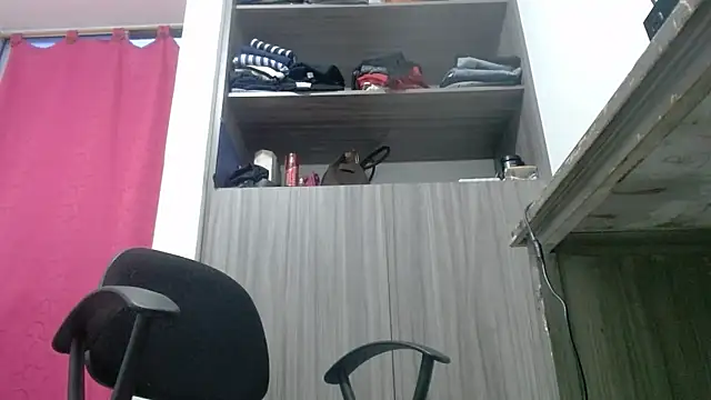 دردشة nicolle_milf1978 الجنسية المباشرة