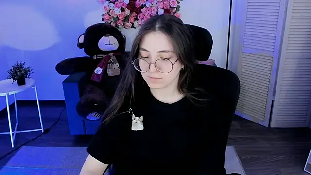 VirtuallVoyant's Live XXX Chat