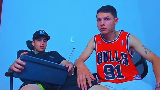 Thomas-Wil Adlı Modelin Canlı XXX Sohbeti