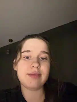 HornyGirlH: διαδικτυακό σόου στην κάμερα