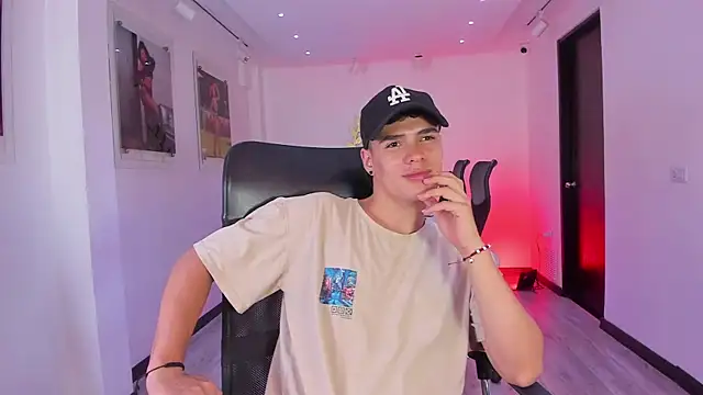 BenitoSaenz: онлайн-секс-чат