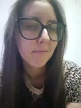 Sarah459 Adlı Modelin Canlı XXX Sohbeti